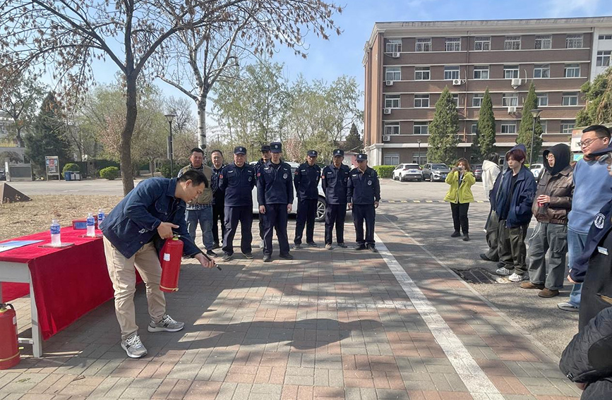 教师讲解火灾预防基础。beat365中文唯一官网供图